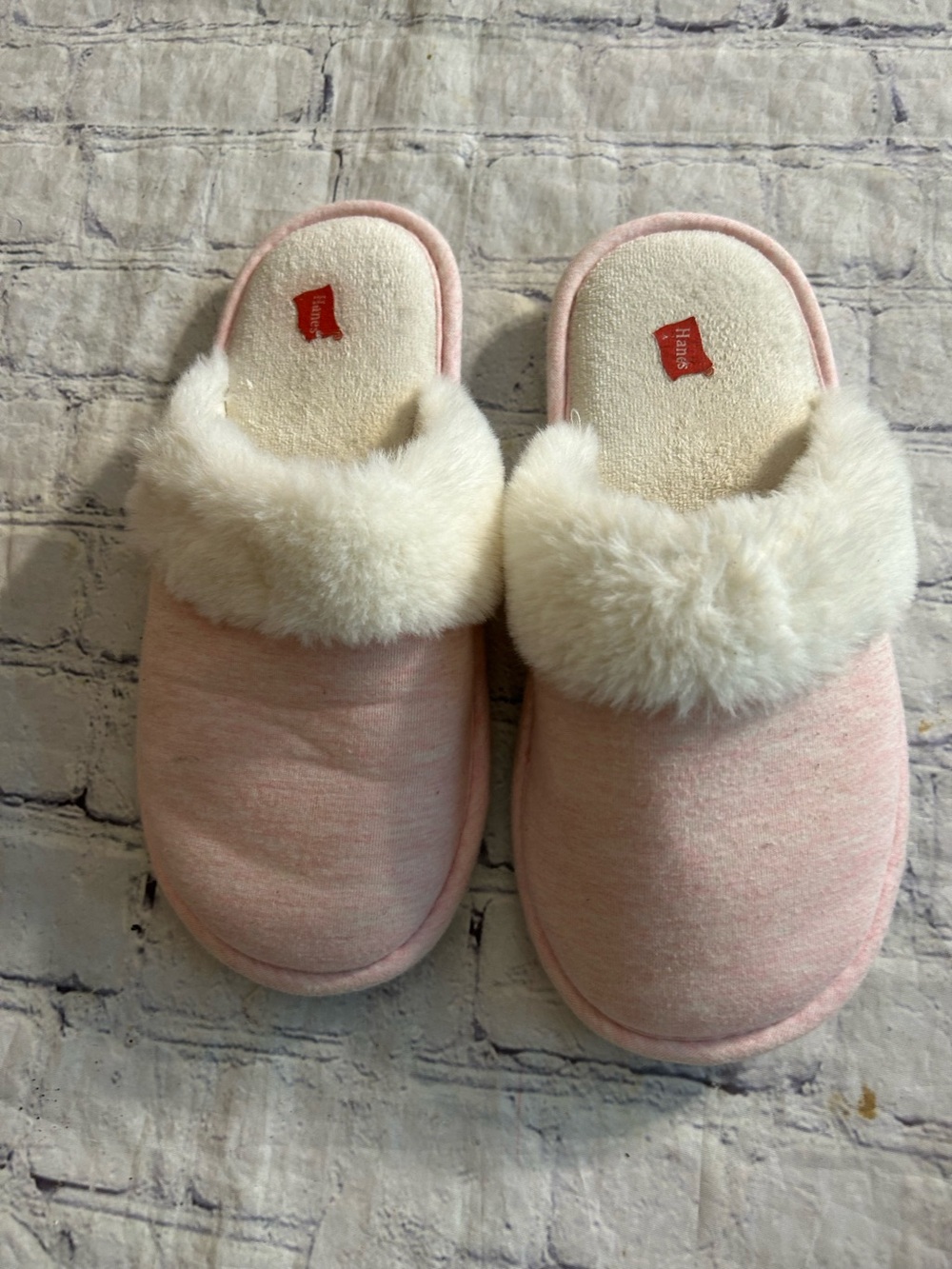 HANES SOFT PINK WITH IVORY FAUX FUR OPEN BACK SLIPON SLIPPERS SIZE SMALL (6-7)